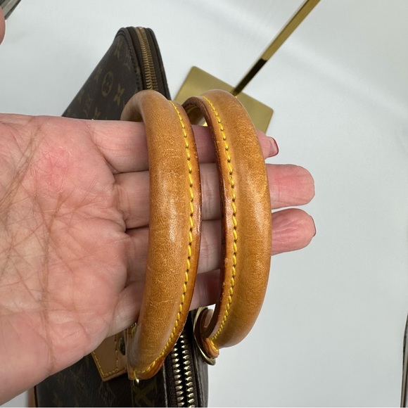 Authentic Louis Vuitton Monogram Alma Bag - Picture 6 of 16